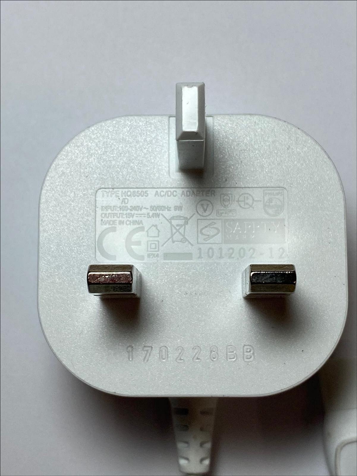 White Philips Power Plug UK Type HQ8505/D AC/DC Adapter 15V 5.4W