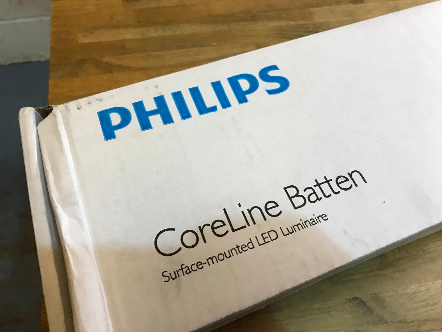 Philips CoreLine BN120C LED Batten 60cm 4000K LED20S Surface-mounted Luminaire
