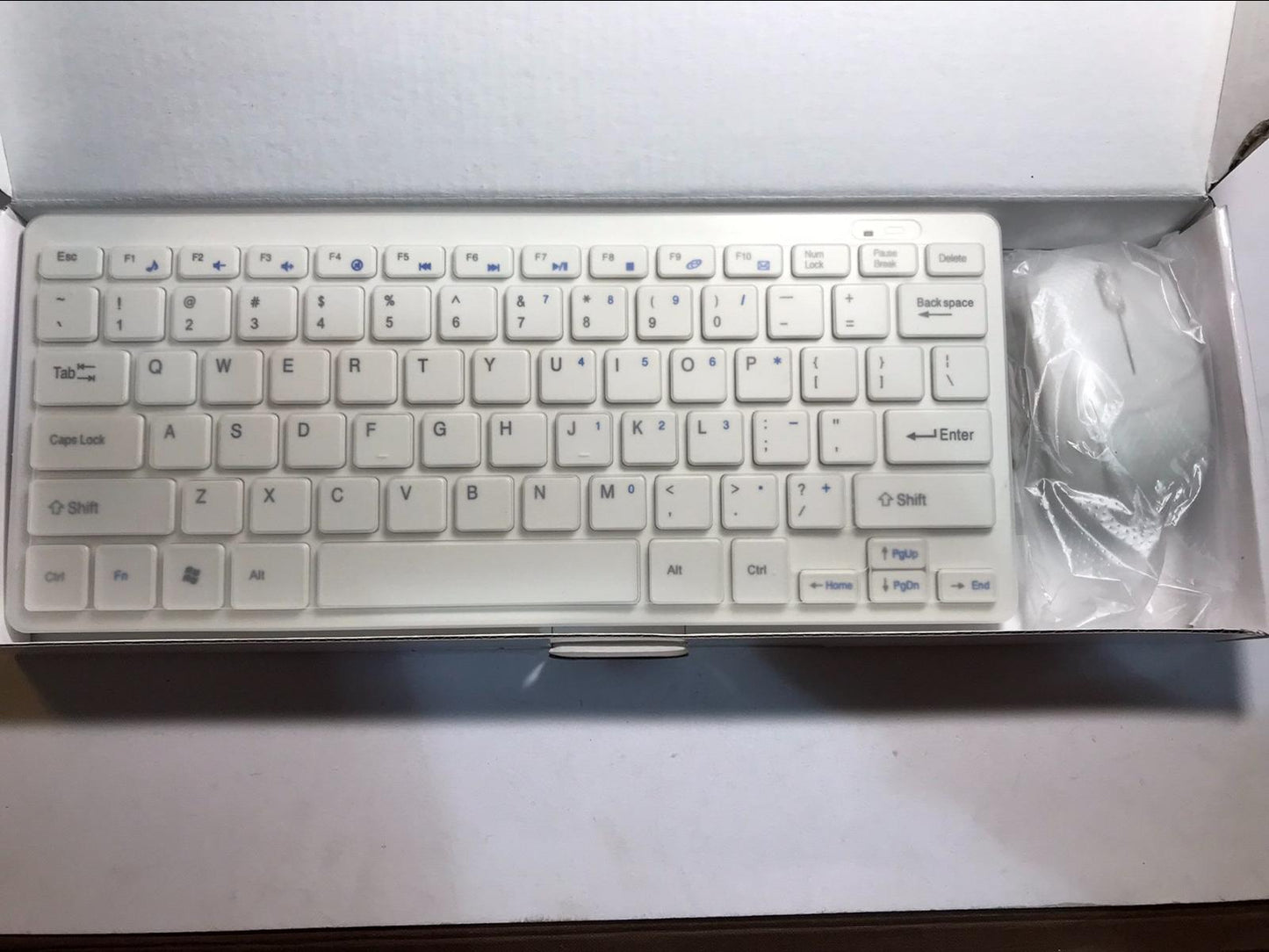 White Wireless Small Keyboard & Mouse Set for LG 50PM670T 3D Smart TV