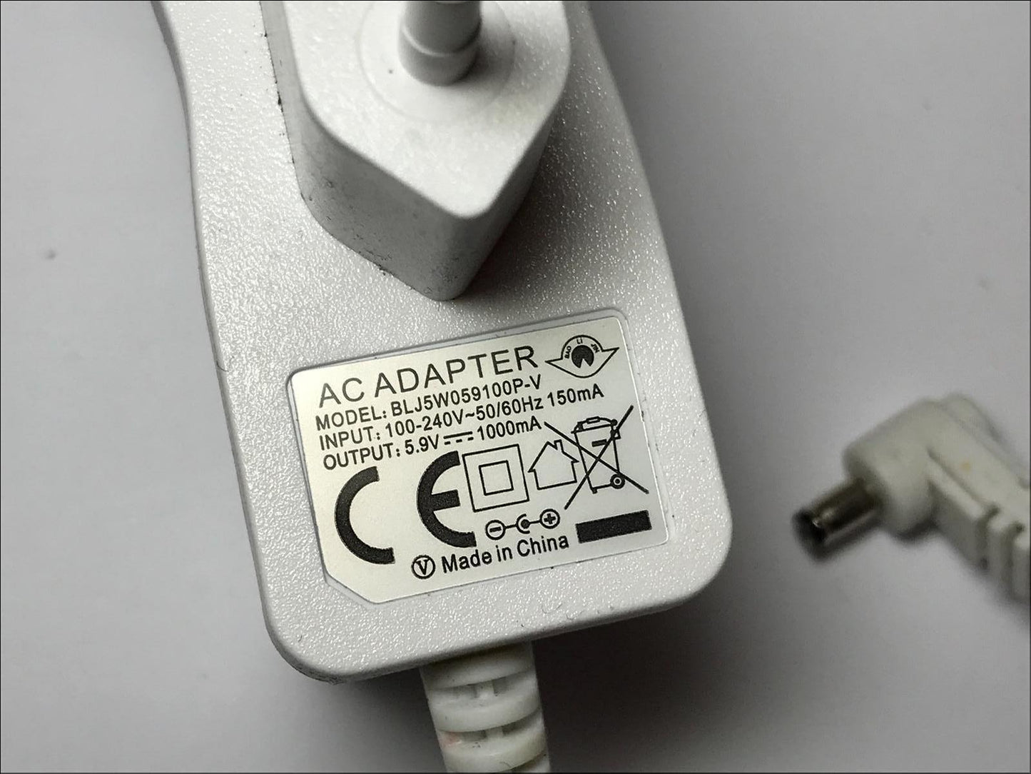EU White 5.9V 1000mA 1A AC-DC Adaptor Power Supply Charger 3.5mm x 1.3mm