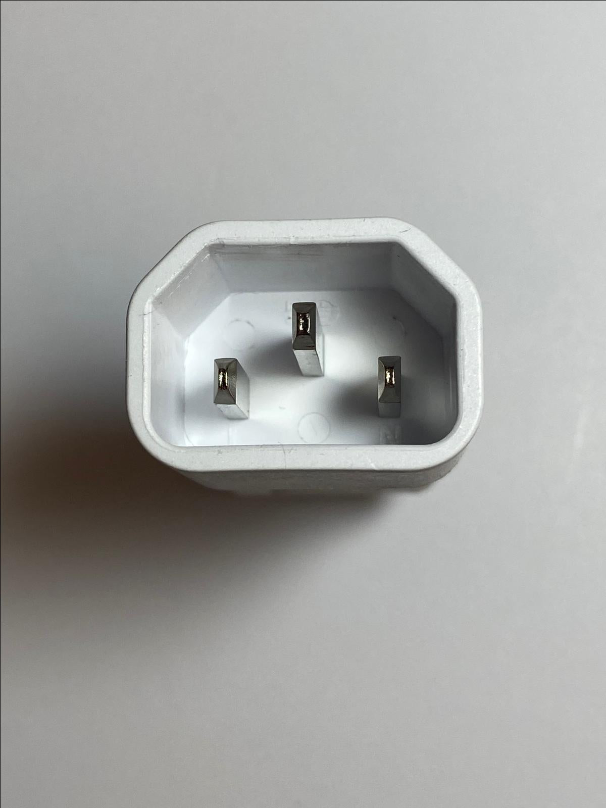 C7 TO C14 WHITE Convertor Connector for AC Adaptor Power Supply Fig 8 to Kettle
