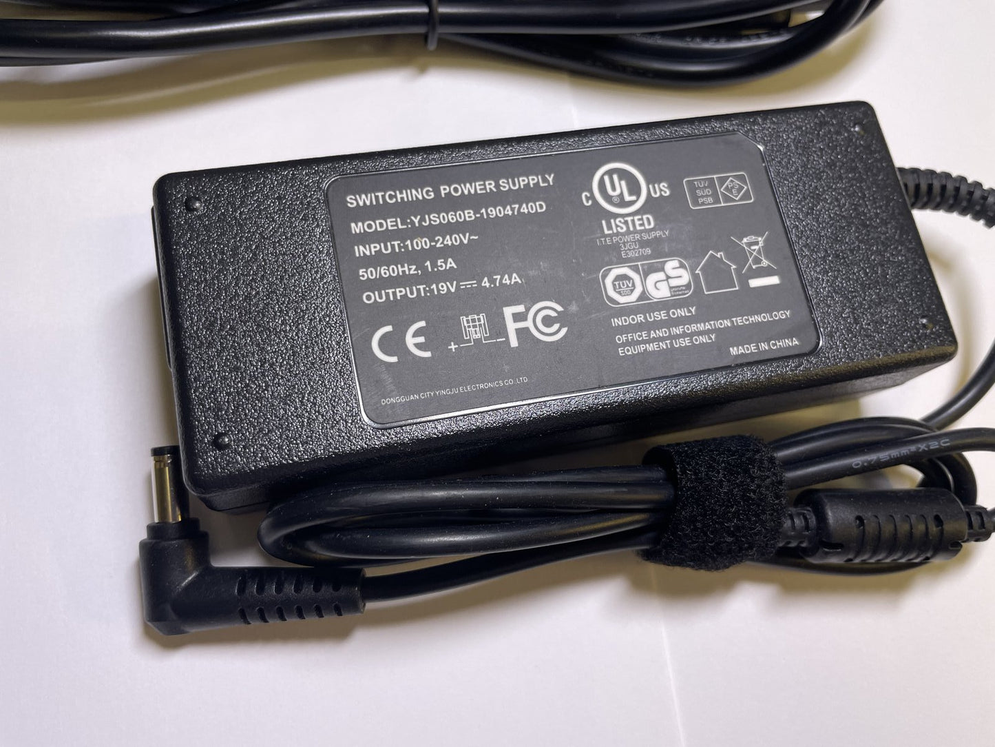 19V 4.22A AC-DC ADAPTOR POWER SUPPLY CHARGER with 3.5MM X 1.3MM CONNECTOR