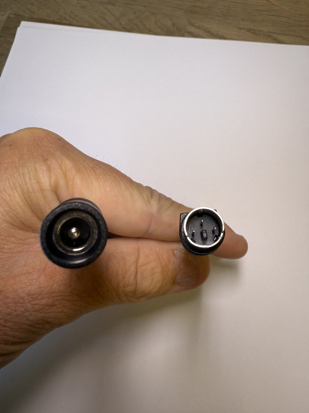 5.5mm x 2.1mm DC Socket Wire Lead to Mini-DIN 3-pin male connector convertor