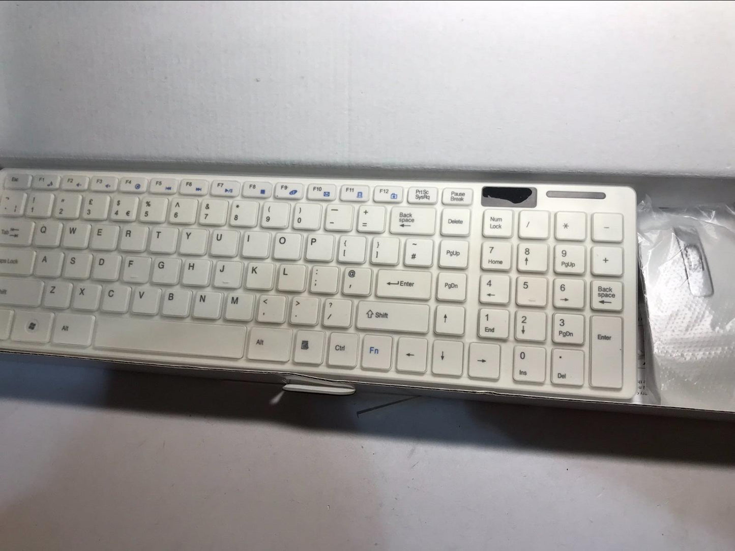 White Wireless Keyboard and Mouse + Number Pad Set for HP All-in-one PC