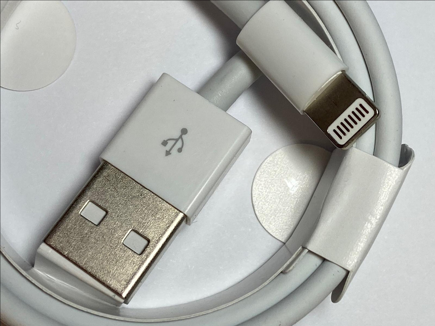 White iPhone Charger Lightning Cable Lead 1M