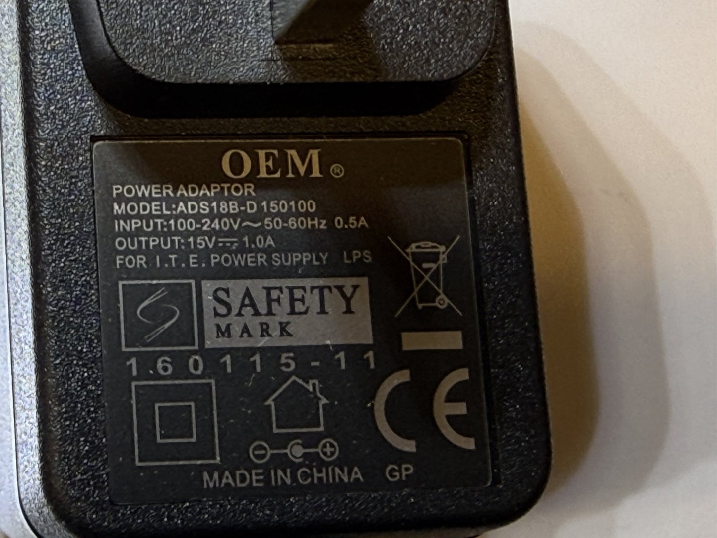 15V 1A UK Mains AC-DC Switching Adaptor Power Supply Charger 3.5mm x 1.3mm