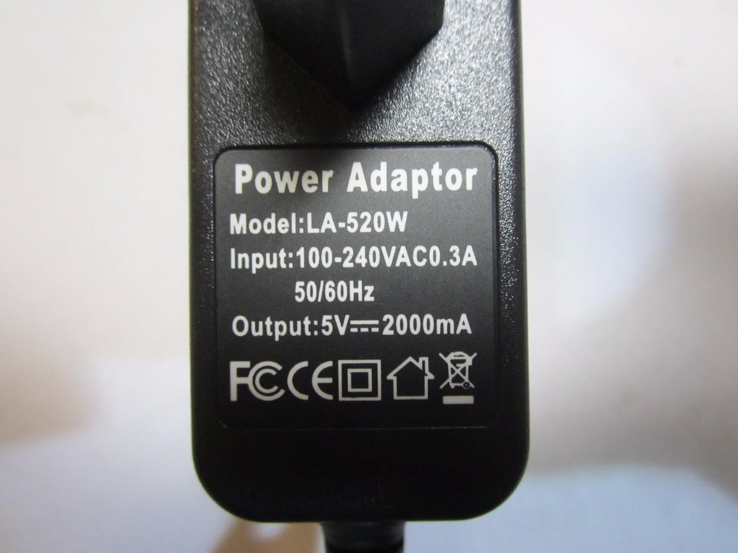 Genuine EU 2 Pin 5V 2000mA 2A Power Adaptor AC-DC Supply Model LA-520W 2.5 x 0.8