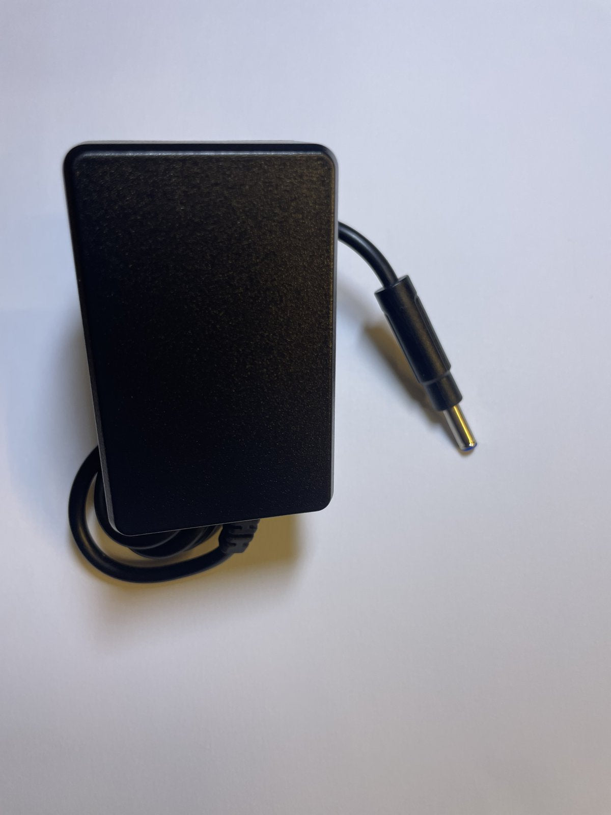 Replacement Battery Charger for eureka MC3805B-B 33.0V 0.5A 16.5W 37.0V 0.5A