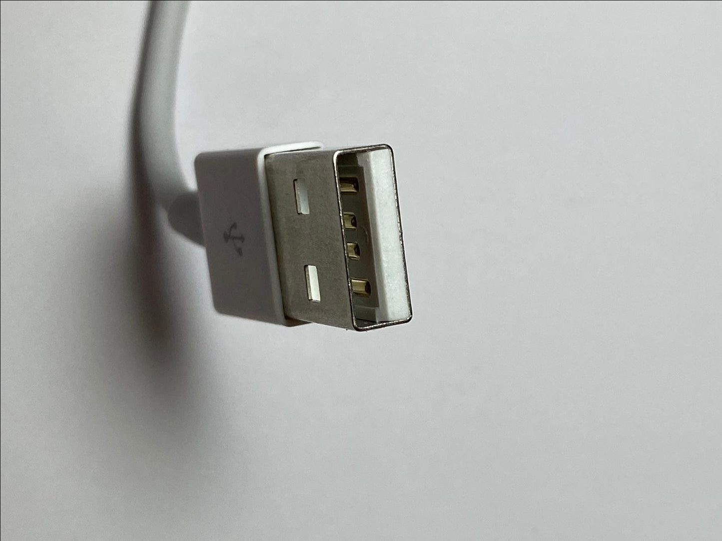 White iPhone Charger Lightning Cable Lead 1M