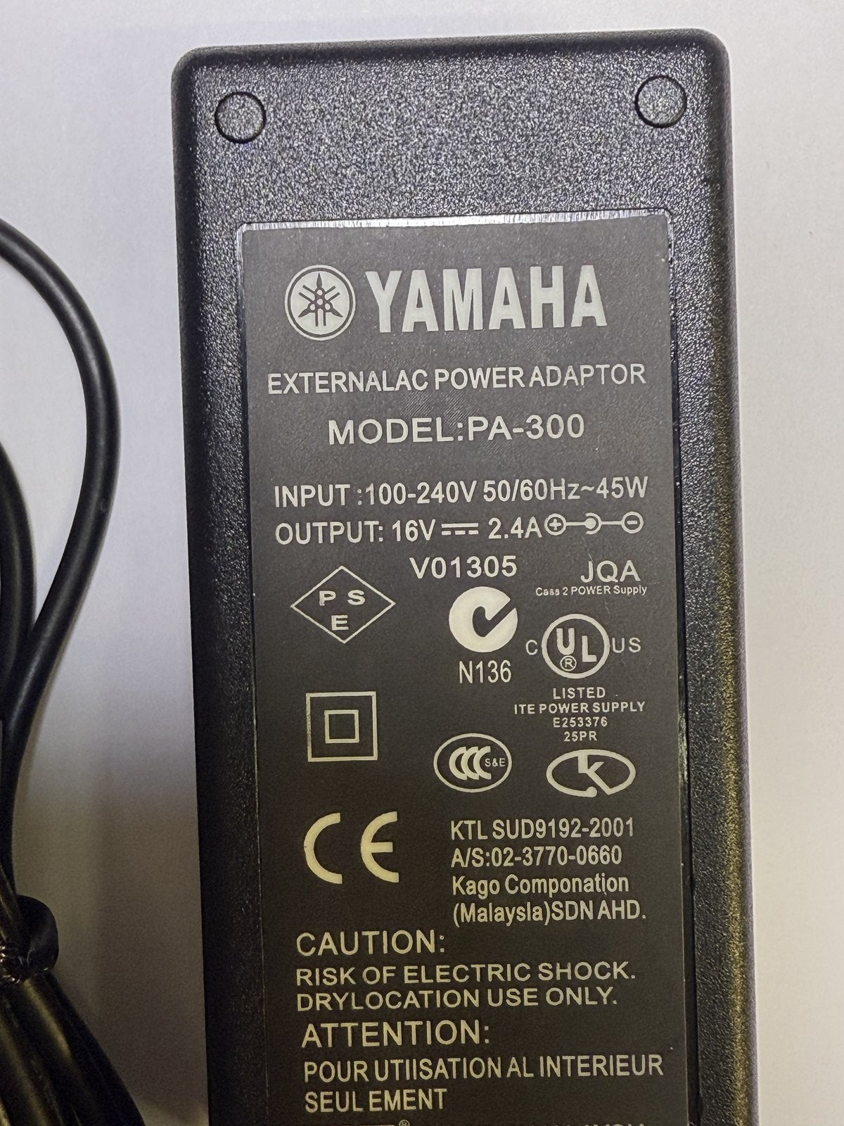 UK Replacement Yamaha PSR-S500 16V 2.4A 38W AC-DC Power Adapter Supply
