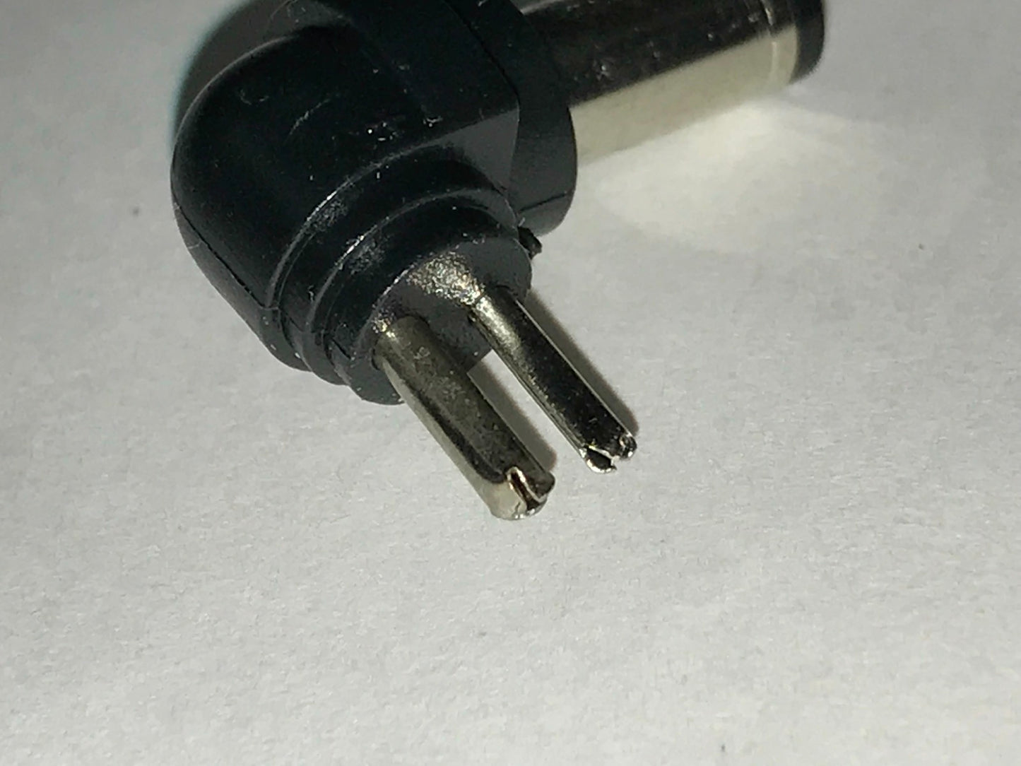 2 Pin Universal Push On Tip Attachment 5.5mm x 2.1mm / 2.5mm DC Connector