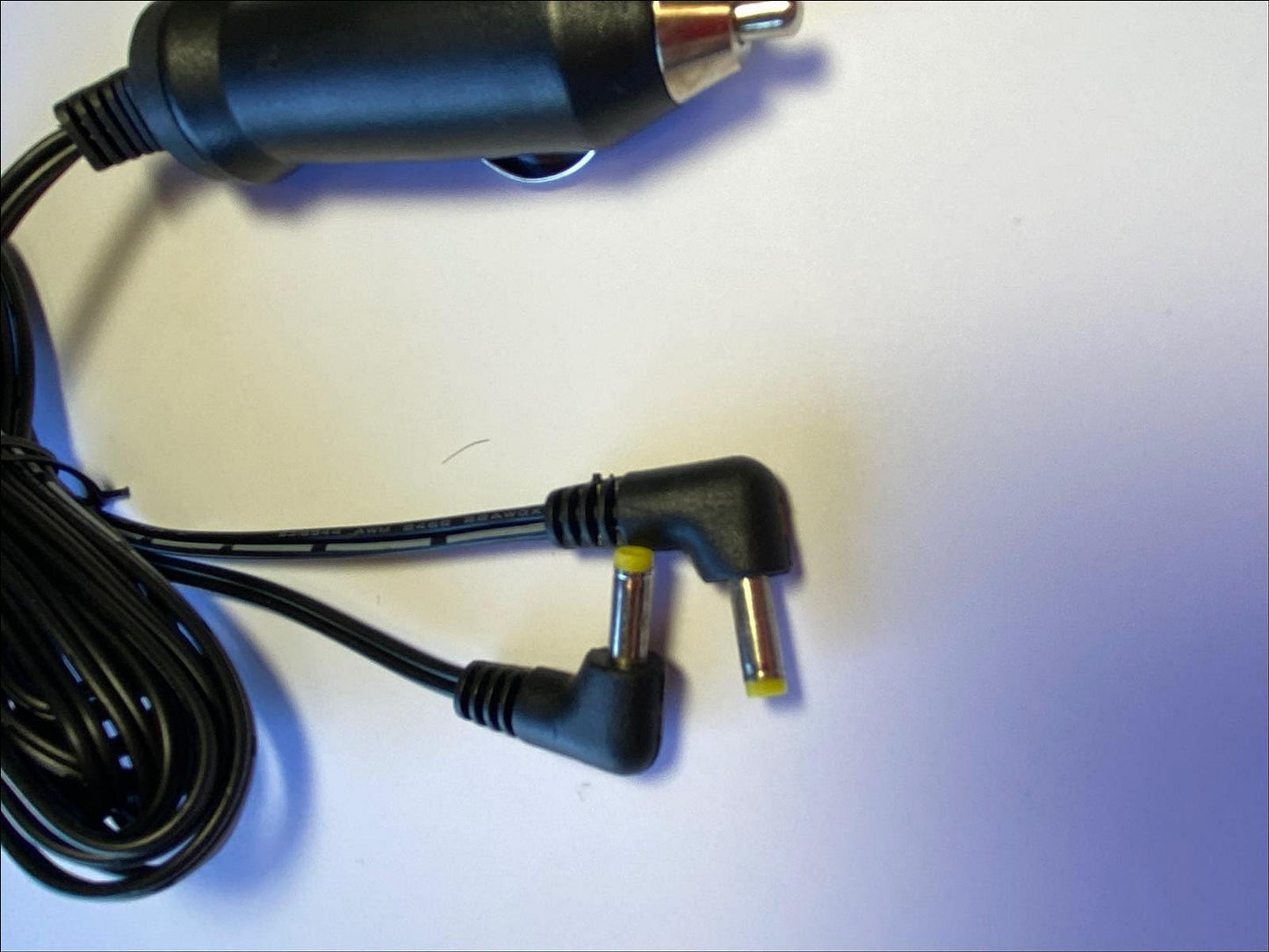 12V Dual Twin Screen Double Car Charger 4 AV D8873 7â Dual Portable DVD Player