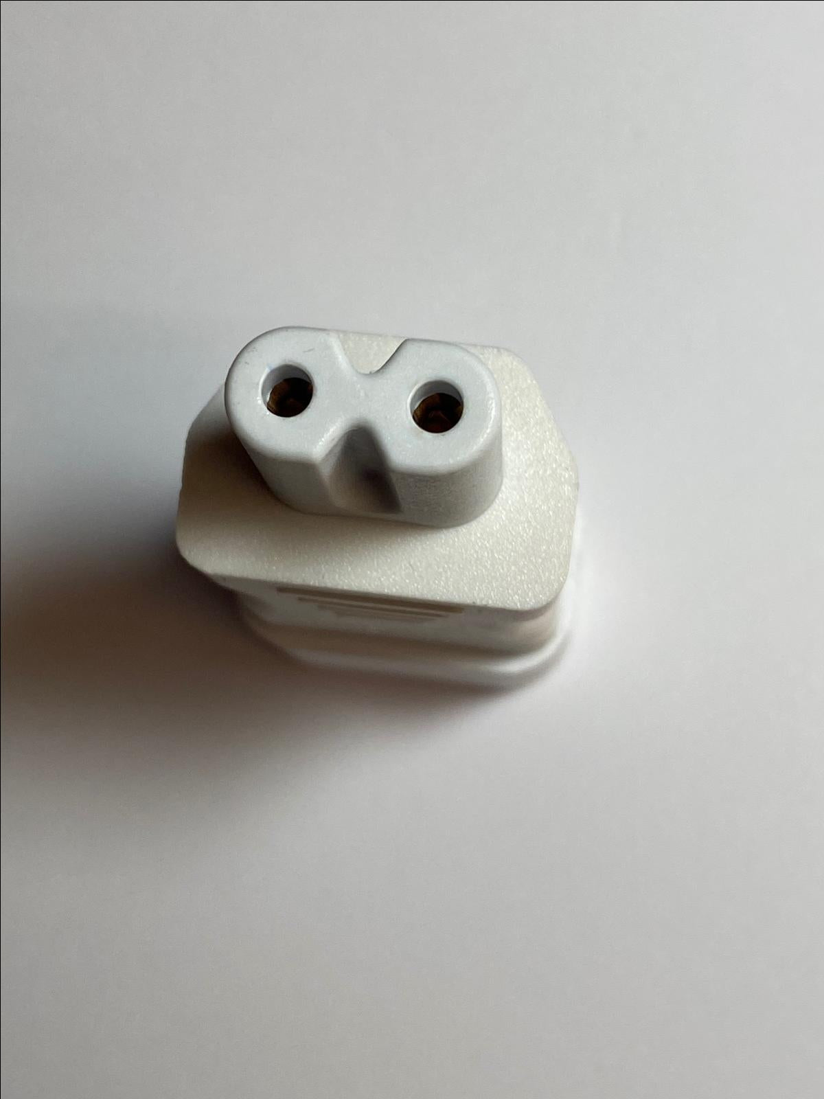 C7 TO C14 WHITE Convertor Connector for AC Adaptor Power Supply Fig 8 to Kettle