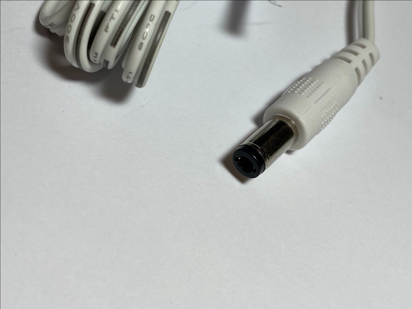 White 5V 2A 5.5mm x 2.5mm / 2.1mm AC-DC Switching Adaptor Power Supply UK Plug