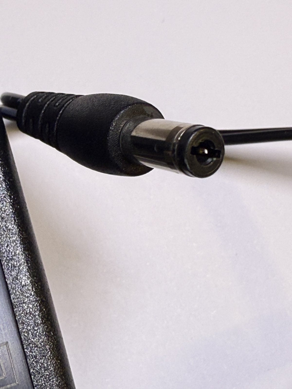 Zoostorm Freedom 10-270 Netbook European Mains AC-DC Power Adaptor 12V 2A PSU EU