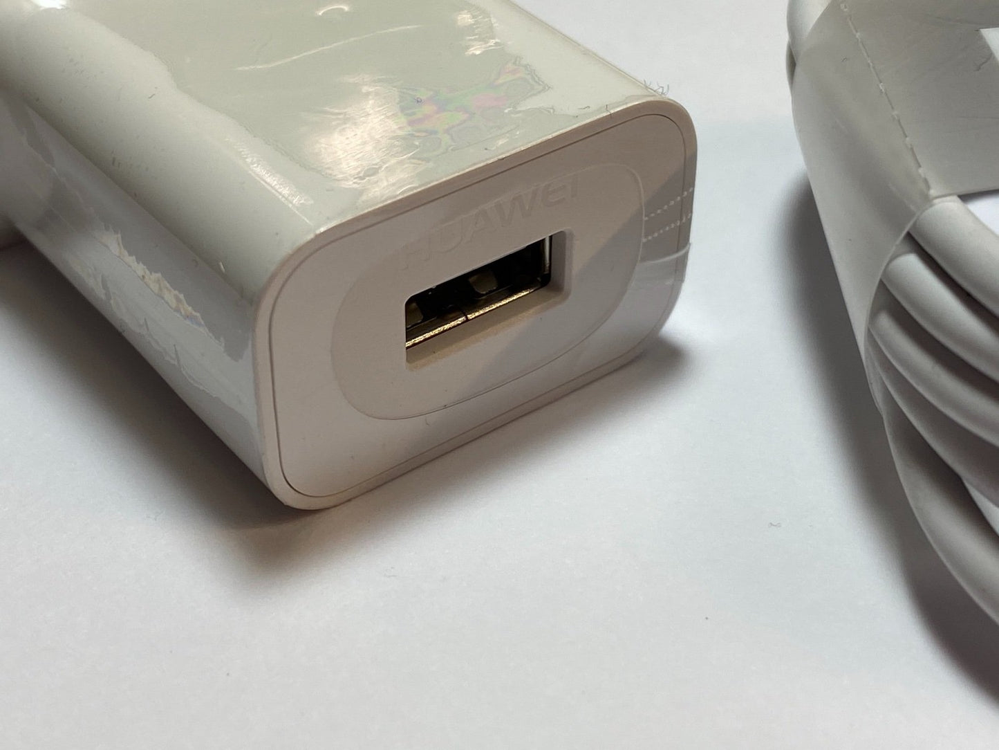 Genuine 5V 1A White Huawei Switching Power Adaptor HW-050100B01 Charger + Cable