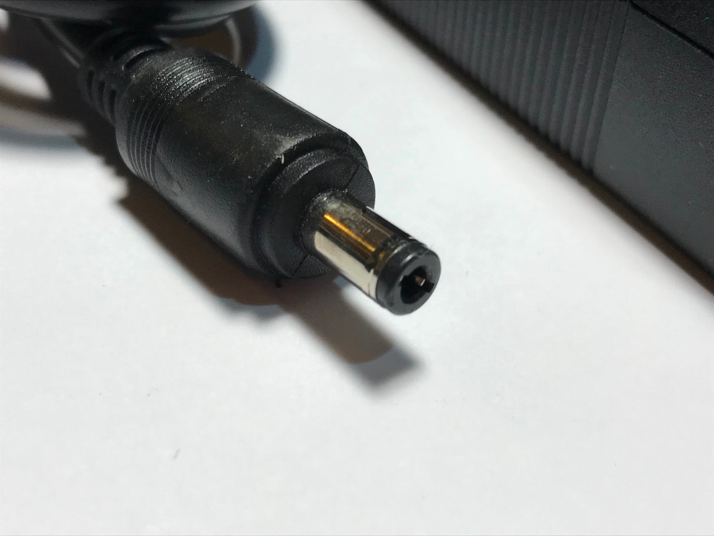 UK Plug 48V 3A 48.0V 3000mA AC-DC Adaptor Power Supply 5.5mm x 2.1mm / 2.5mm