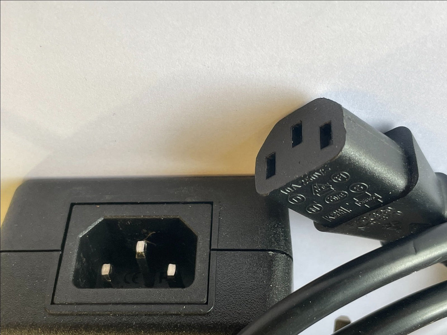 UK Plug 48V 3A 48.0V 3000mA AC-DC Adaptor Power Supply 6.0mm x 4.3mm with centre