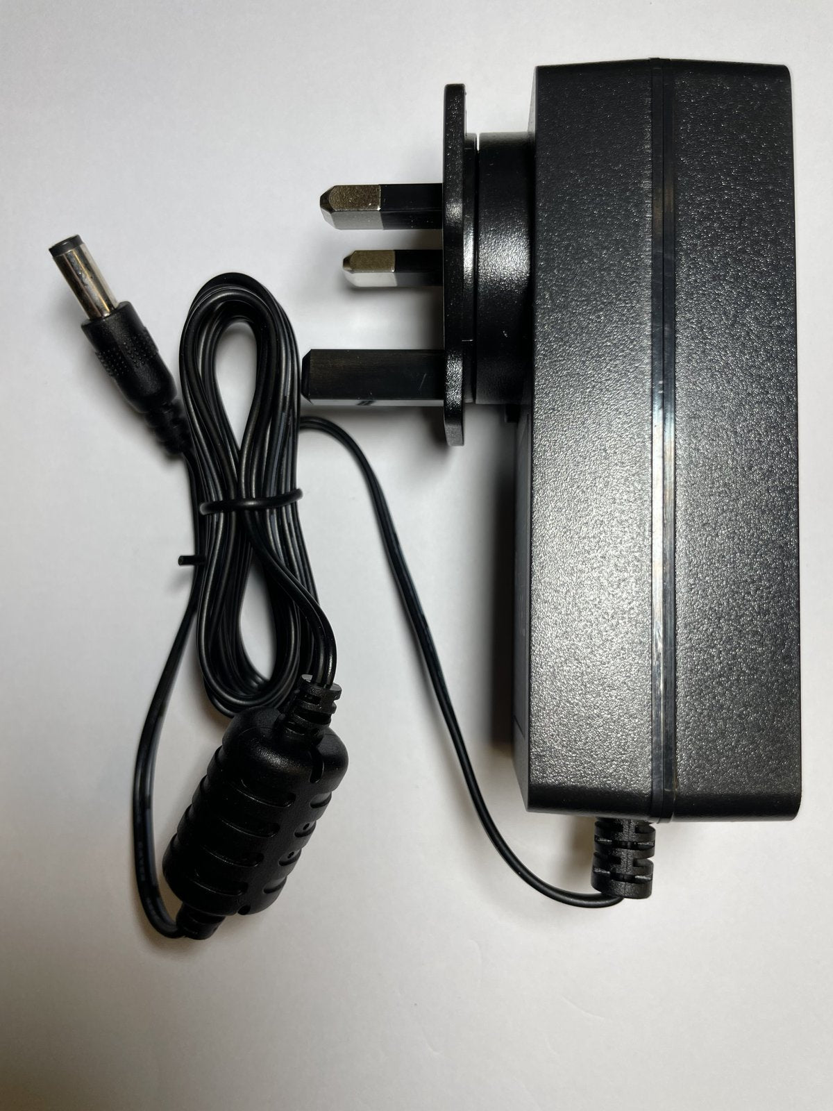 30V 1.6A AC ADAPTOR KT60W300160H KUANTEN POWER SUPPLY UK PLUG 5.5MM X 2.1MM