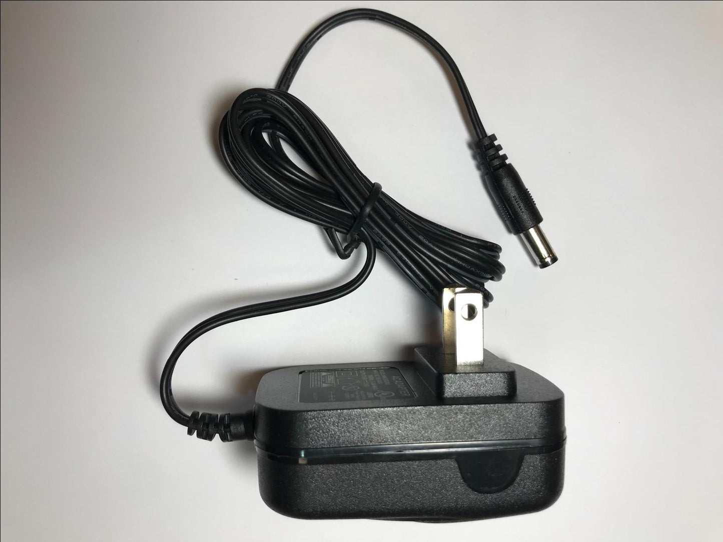 USA 2 Pin 9.0V 2.0A 9V 2A AC-DC Switching Adaptor Power Supply model HNC090200U