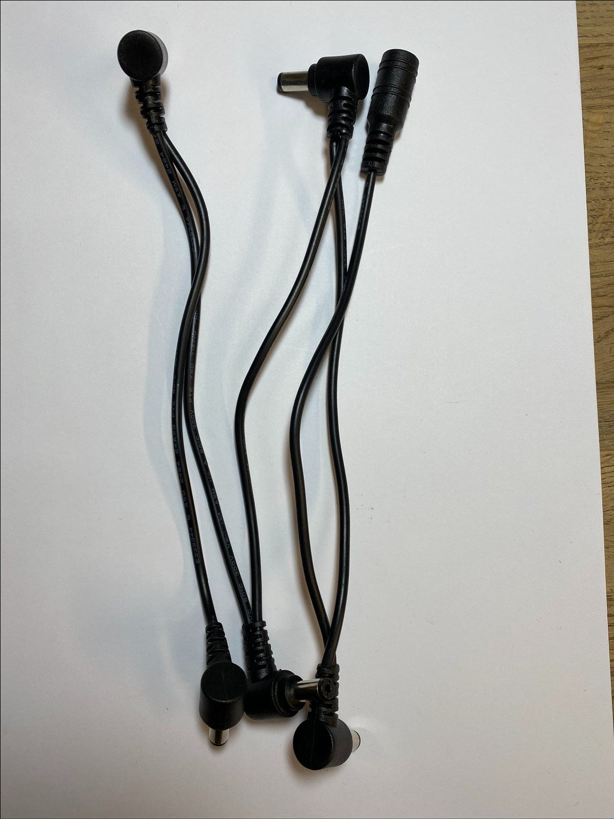 5 Way Effects Pedal 9V Daisy Chain Power Supply Cable Splitter Adapter for Chord