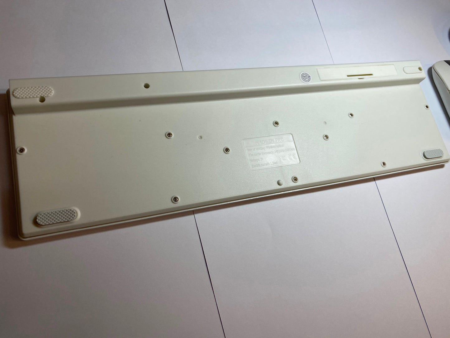 White 2.4Ghz Wireless Keyboard with Number Pad & Mouse for LG 55LA740V Smart TV