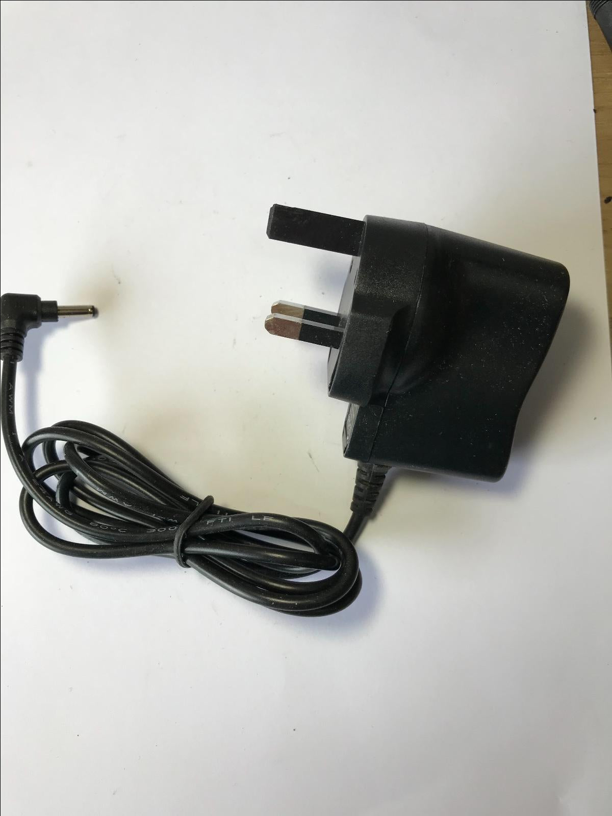 5V 1A AC-DC Adaptor Power Supply Travel Charger model LA-300 UK Plug 3.5mm