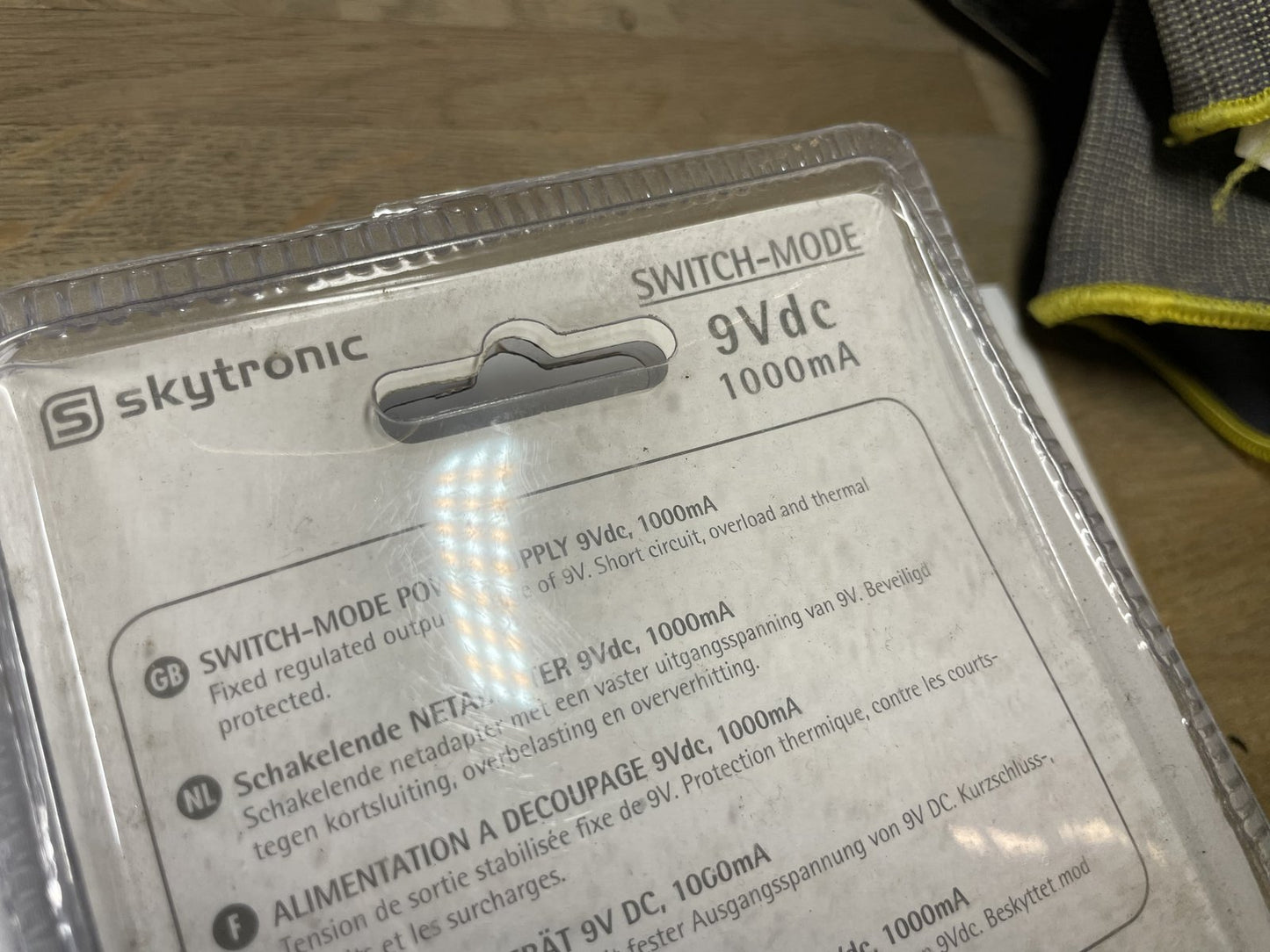 9V DC 1000mA Skytronic Switch-Mode Power Supply 660.443UK Universal Adaptor