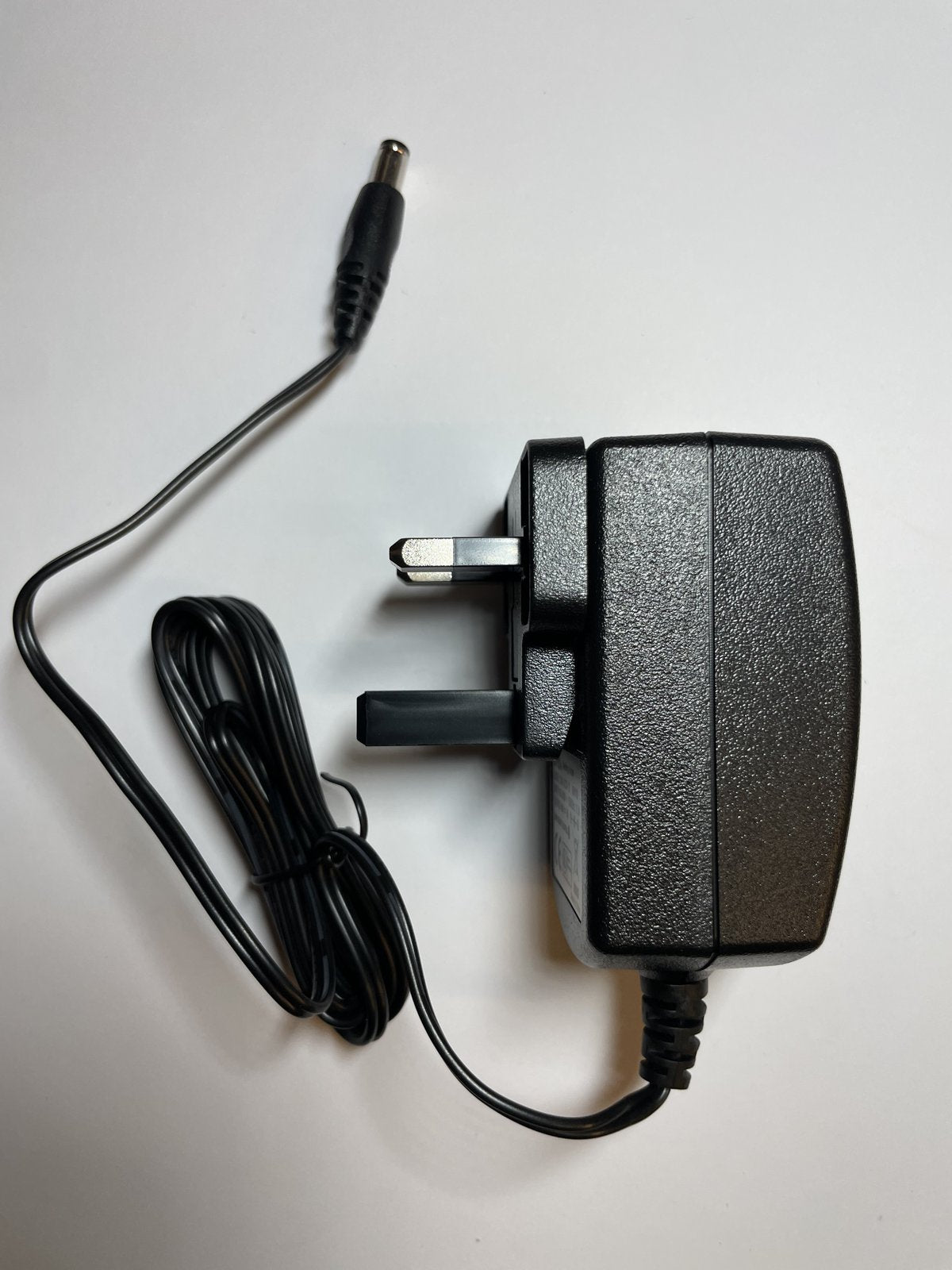 9V 1A 5.5MM X 2.1MM UK MAINS AC-DC SWITCHING ADAPTOR POWER SUPPLY WALLMOUNTED