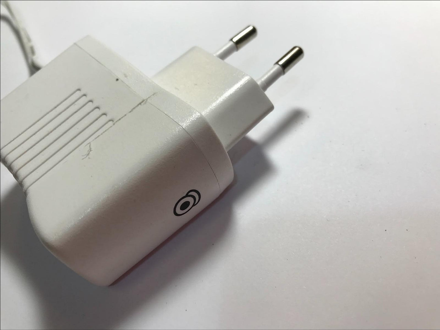 EU White 5.9V 1000mA 1A AC-DC Adaptor Power Supply Charger 3.5mm x 1.3mm