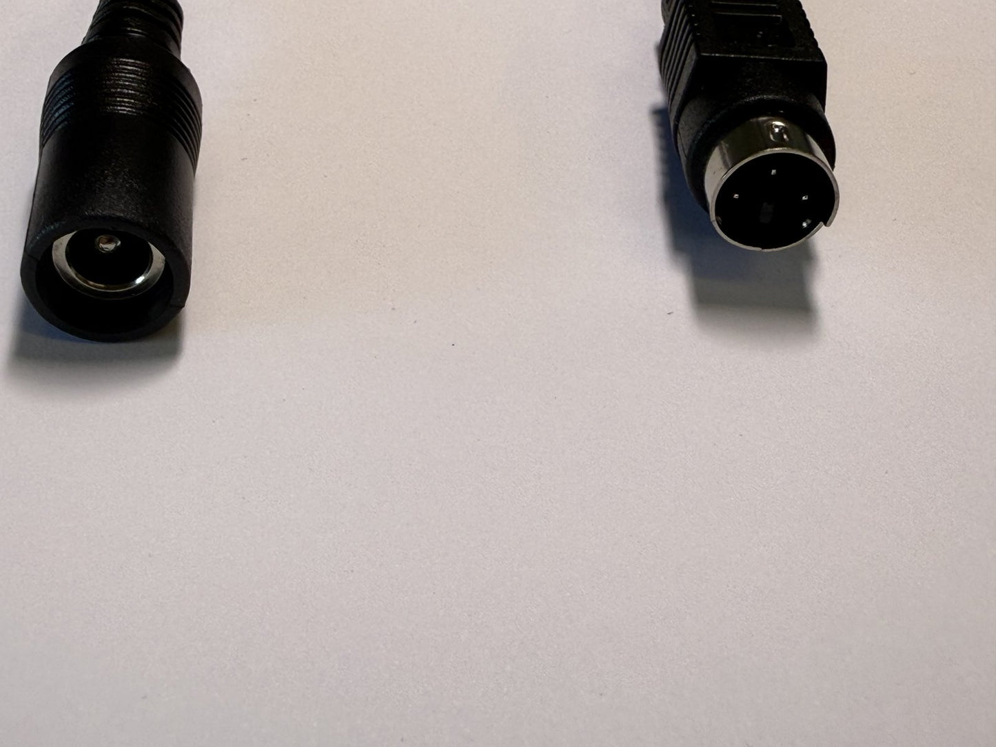 5.5mm x 2.1mm DC Socket Wire Lead to Mini-DIN 3-pin male connector convertor