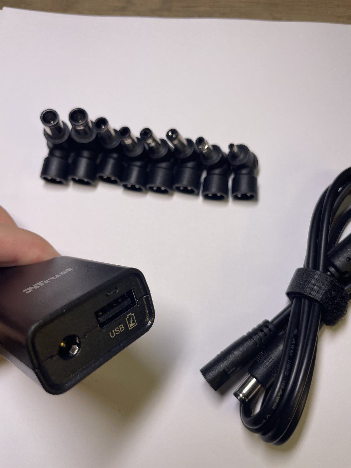 Plug&Go 90W Micro Notebook, Ultrabook & iPad Adapter for car
