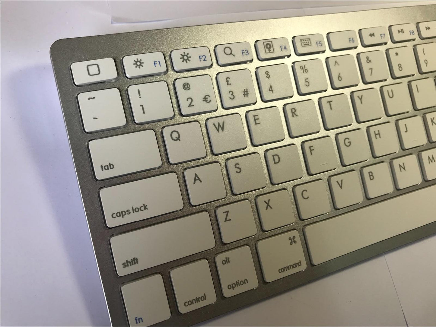 White/Silver Wireless Bluetooth Keyboard for SAMSUNG UE40D6100SK SMART TV