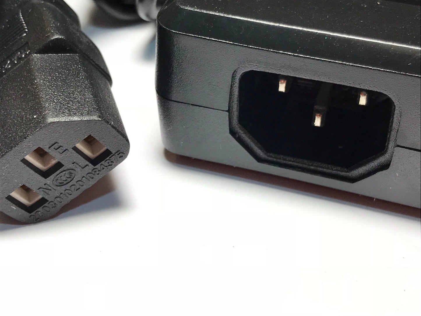 Replacement for Model PW-062A2-1Y12A AC-DC Adaptor 12V 5.17A 62W + UK Plug