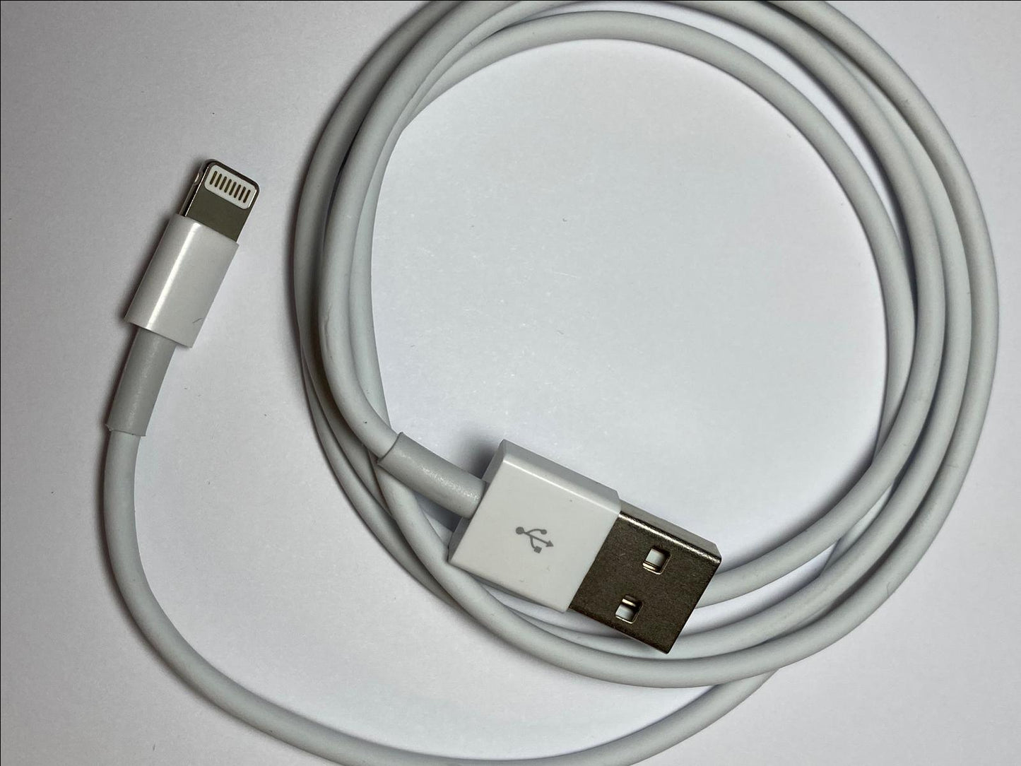 White iPhone Charger Lightning Cable Lead 1M