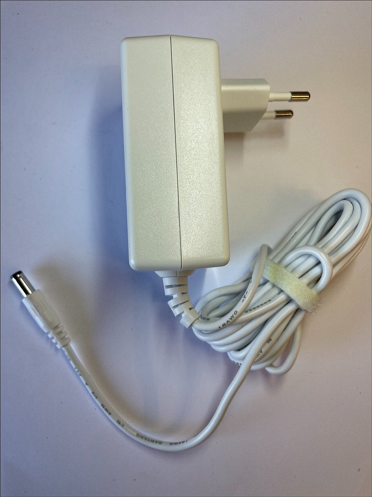 WHITE EU 18V 2A 18.0V 2.0A DYS Switching Mode Power Supply DYS40-180200-15915E