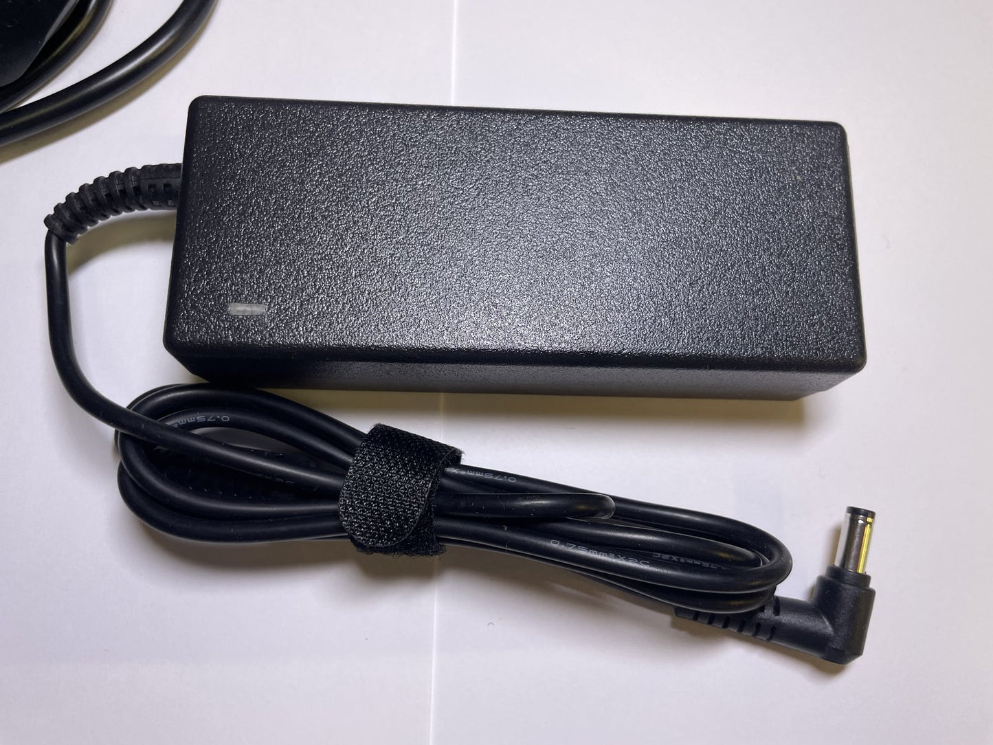 Replacement for 19.0V 3.42A 65.0W AC Adapter A18-065N3A Medion Akoya Laptop