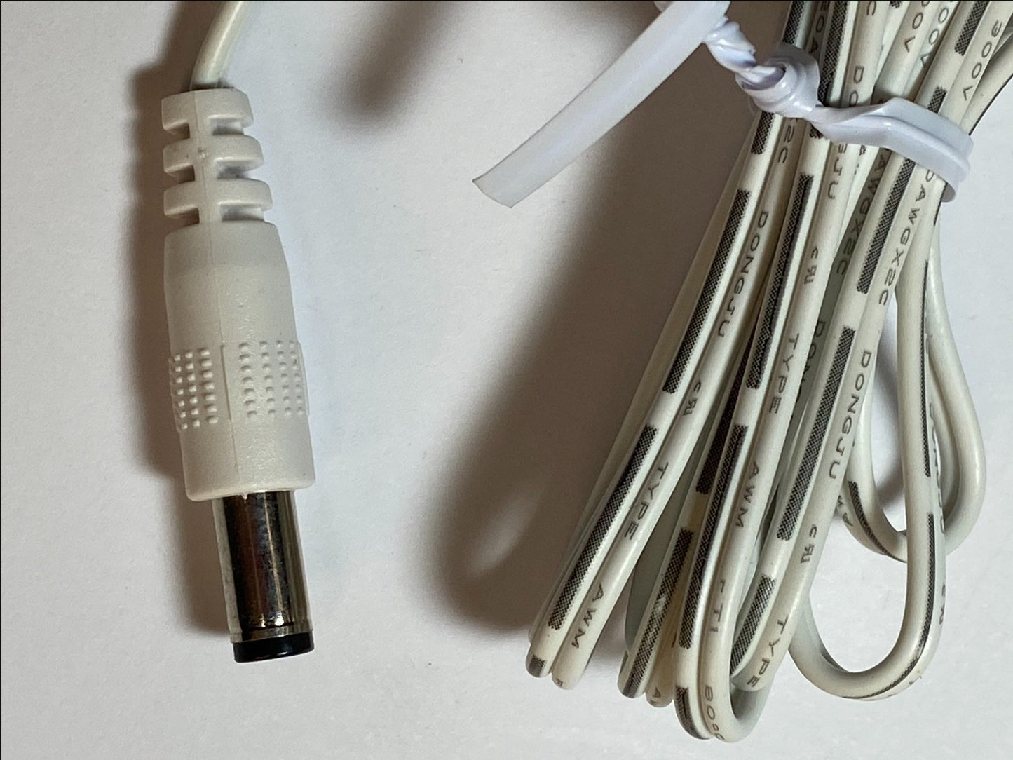 White 5V 2A 5.5mm x 2.5mm / 2.1mm AC-DC Switching Adaptor Power Supply UK Plug