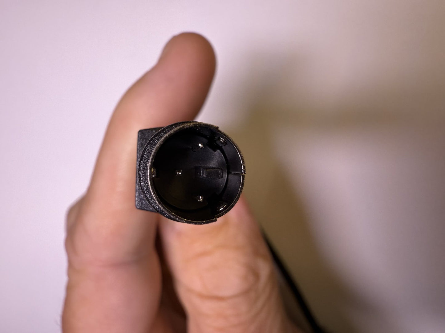 5.5mm x 2.1mm DC Socket Wire Lead to Mini-DIN 3-pin male connector convertor