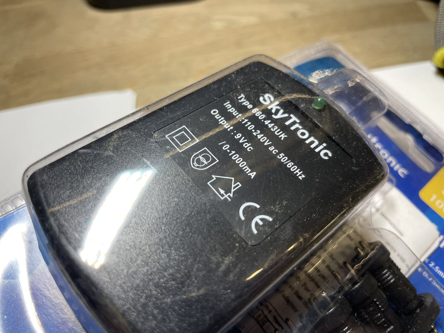 9V DC 1000mA Skytronic Switch-Mode Power Supply 660.443UK Universal Adaptor