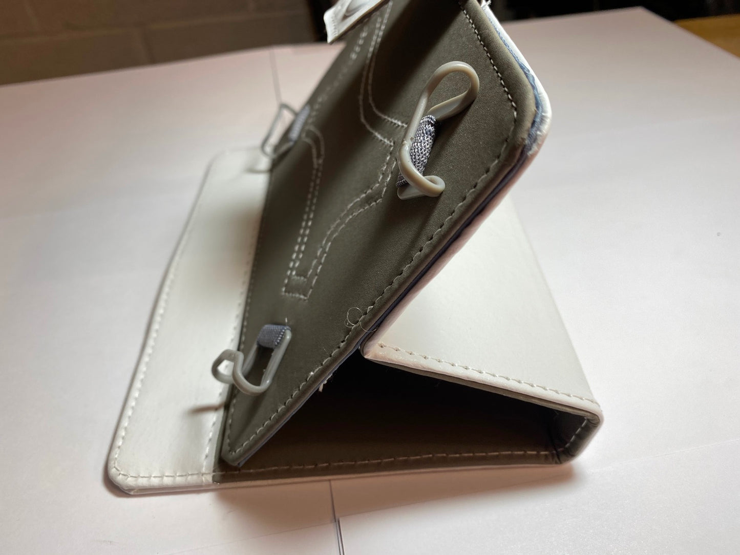 White Multi Angle Carry Case Stand for 7" Archos Arnova Tablet 7HG3 7H G3