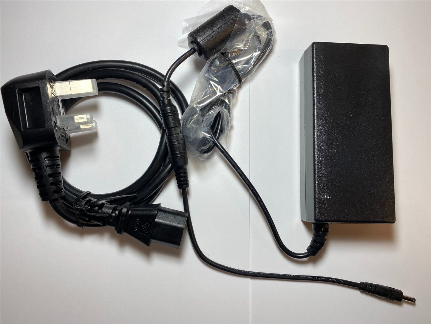 Replacement for 12V 3.0A 3A 2.75A 2.5A 3000mA 2750mA 2500mA AC -DC Adaptor 3.5mm