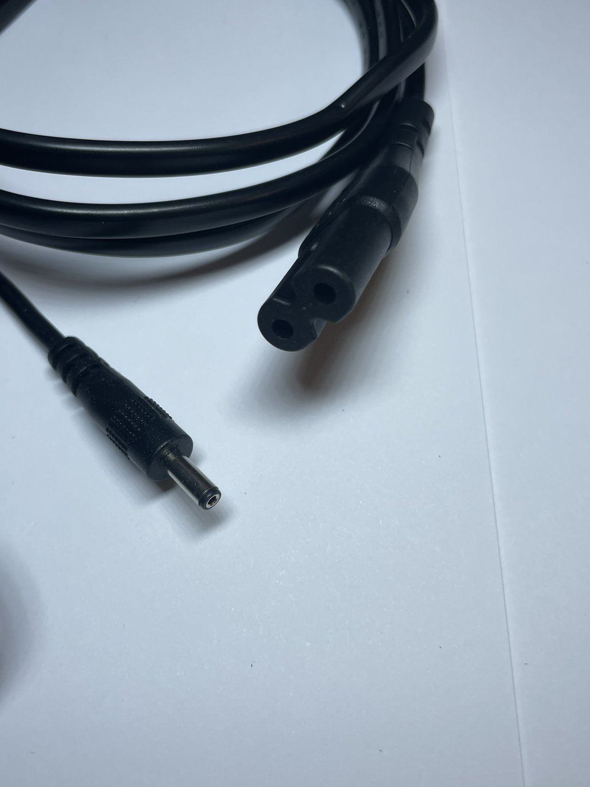 19V 3A Mains AC-DC Switching Adaptor Power Supply 3.5mm x 1.3mm + C7 UK Plug