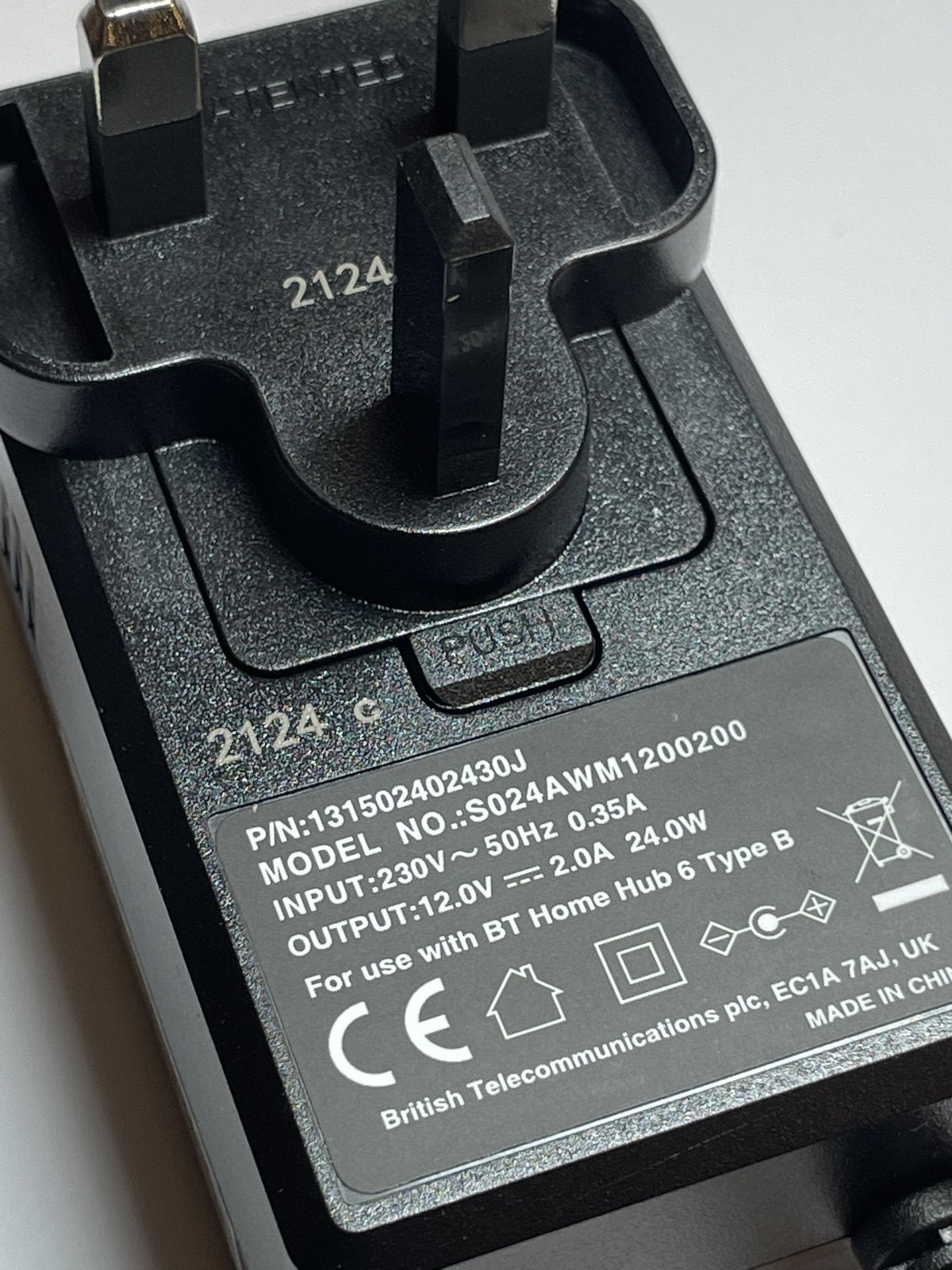 UK 12.0V 2.0A 24.0W 12V 2A AC-DC Adaptor P/N: 131502402430J S024AWM1200200