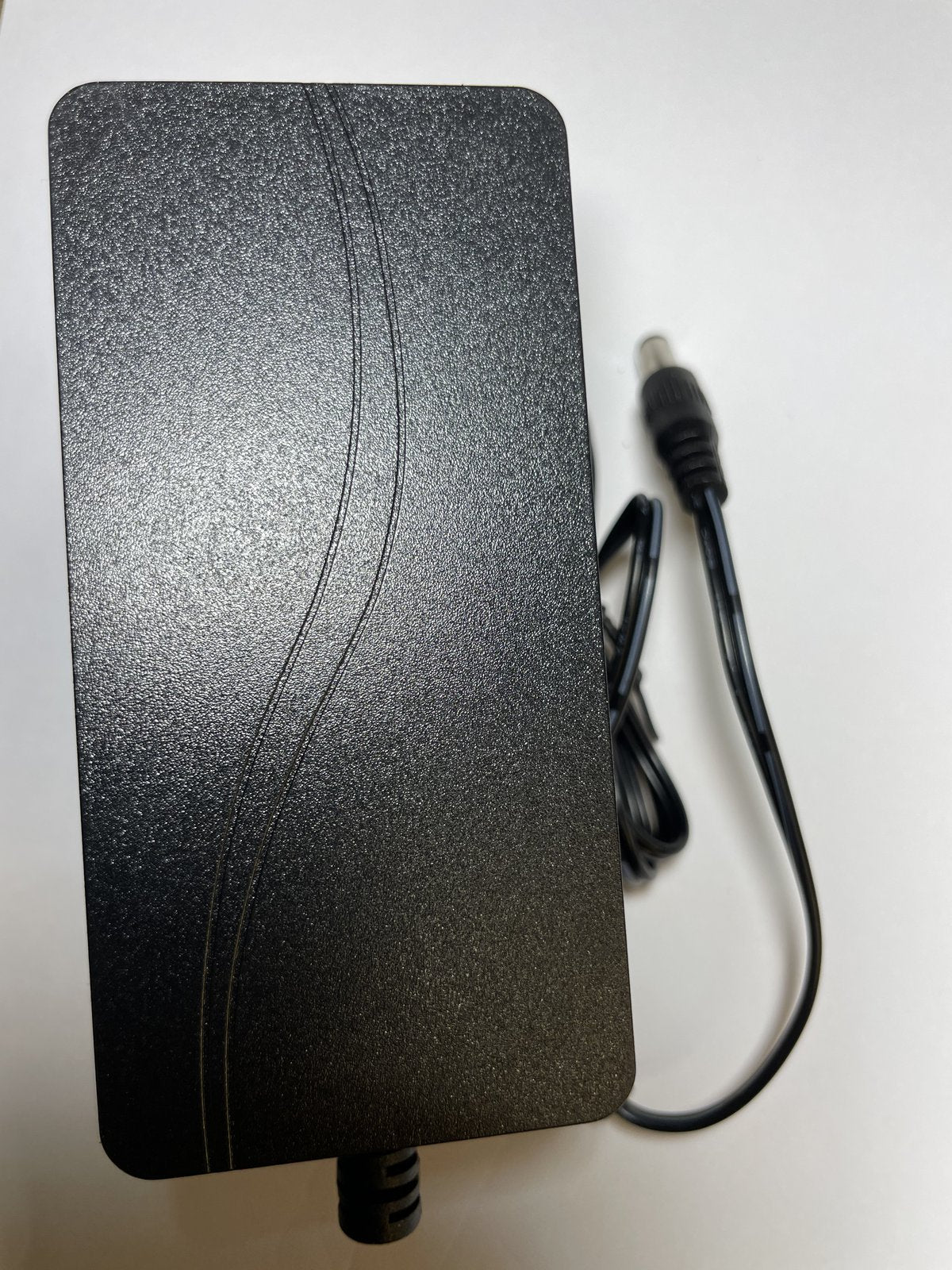 30V 1.6A AC ADAPTOR KT60W300160H KUANTEN POWER SUPPLY UK PLUG 5.5MM X 2.1MM