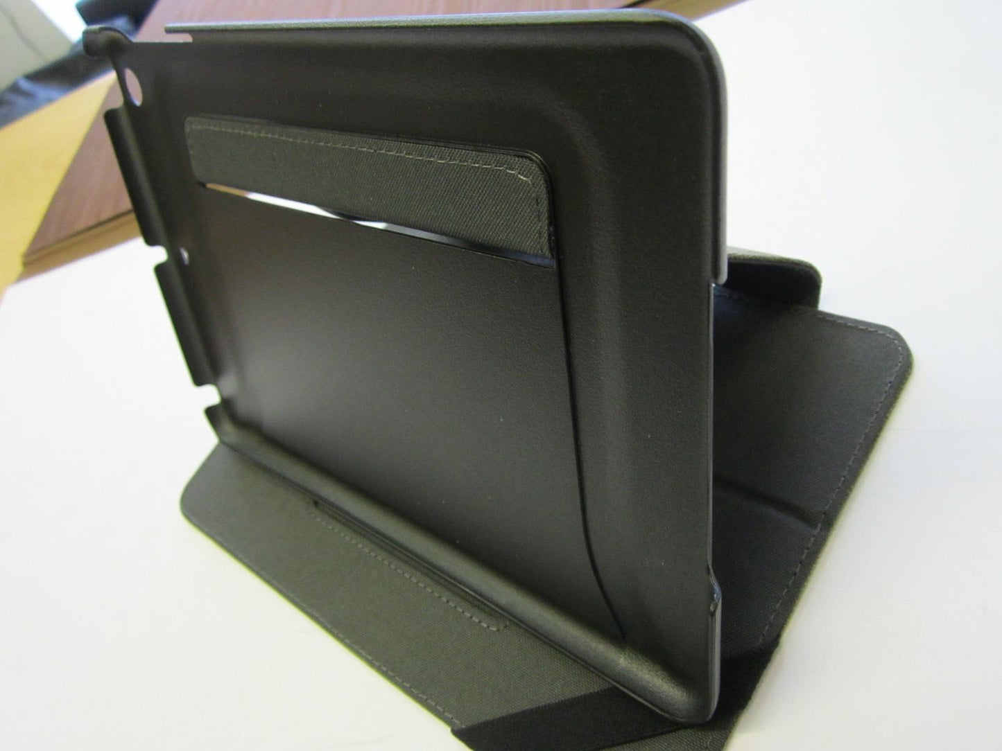 Case Logic Snap View Ipad Mini Gen 1/2/3 Top Quality Hard Shell Carry Case Stand