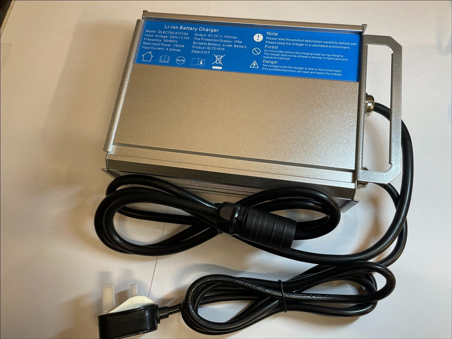 Replacement 67.2V 10A Li-ion Battery Charger QLBC700-67210A 721970 3 Pin