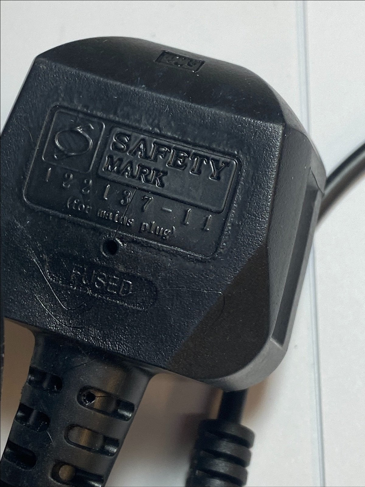 19V 4.74A AC-DC Switching Adaptor Power Supply with 4 Pin Din 2 Left Pins 4PIN