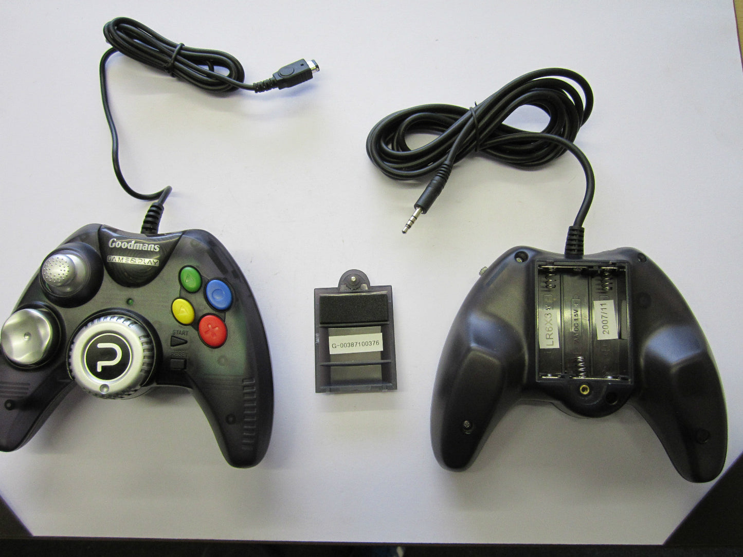 Pair of Goodmans GAME & PLAY Controllers with 50 Games for GCE5006DVD DVD Player