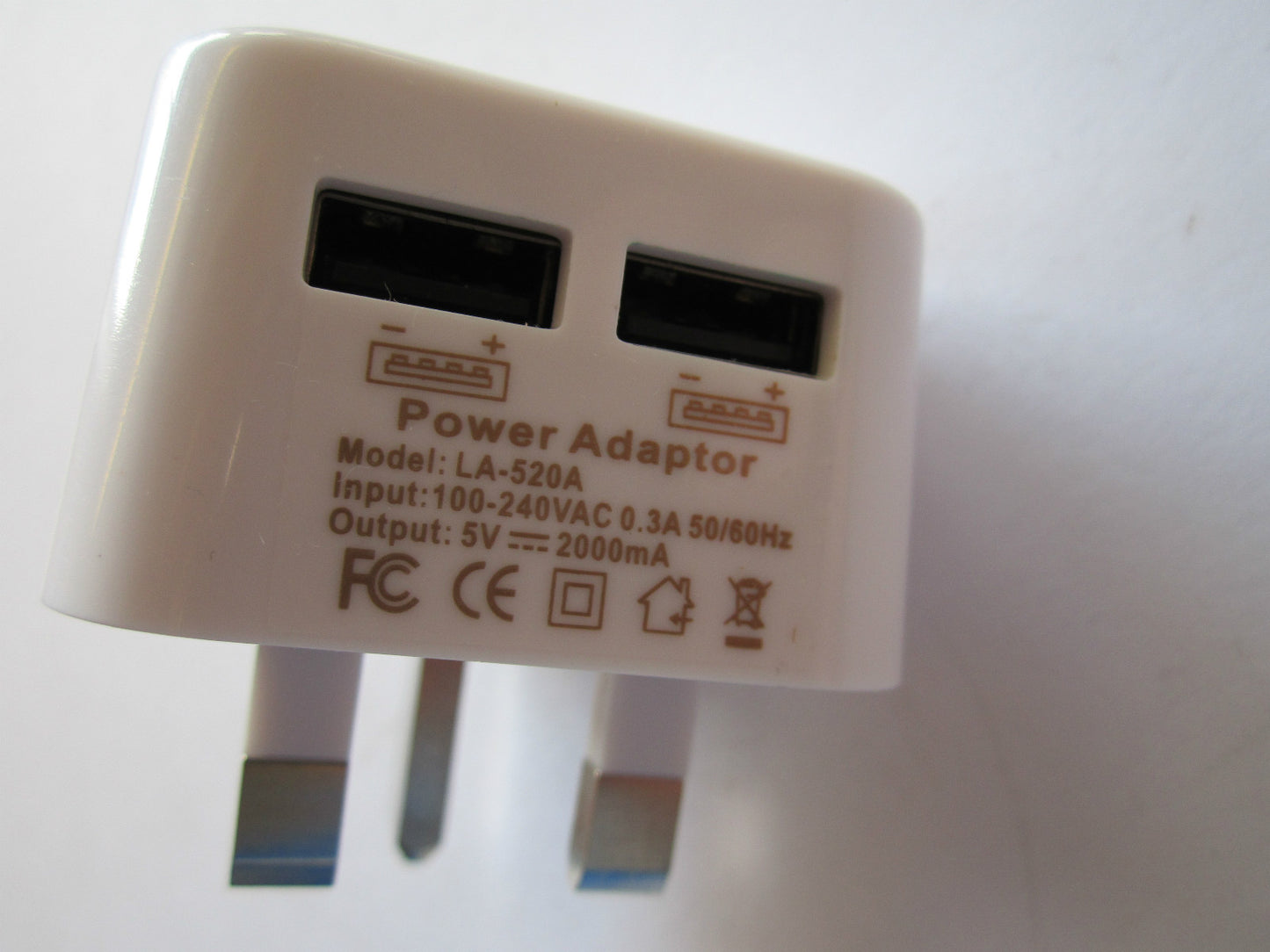 5V 2A 2000mA White Mains Double USB Port Plug LA-520A AC Power Adaptor Charger